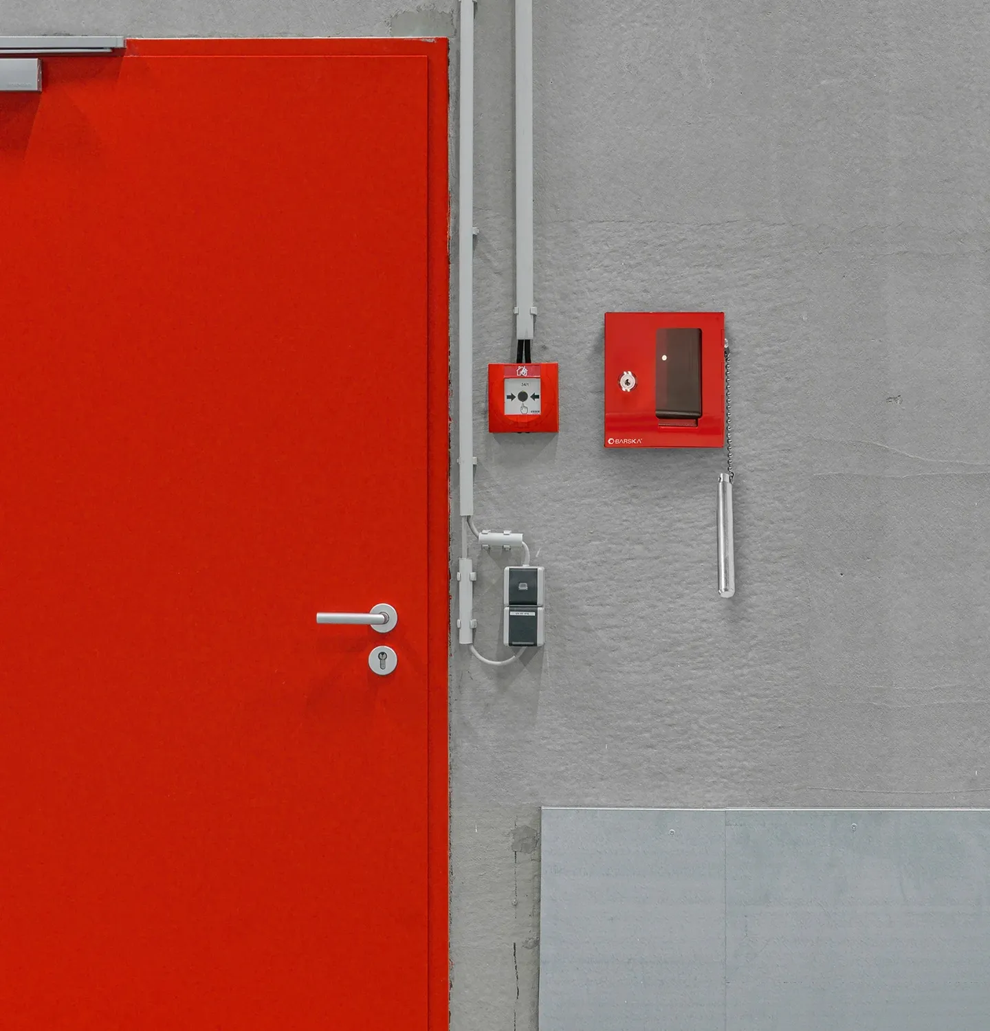 Barska AX11838 sleutelkastje nood rood met hamer klein